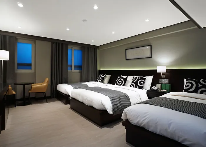 Insadong Crown Hotel