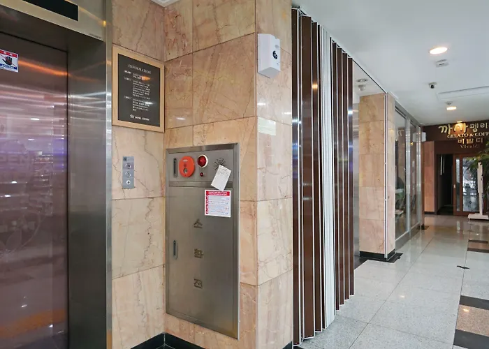 Insadong Crown Hotel 3*
