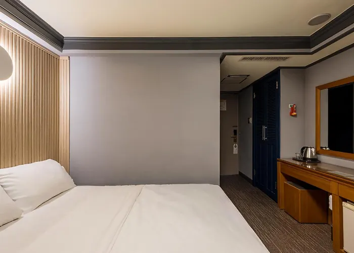 Insadong Crown 3*