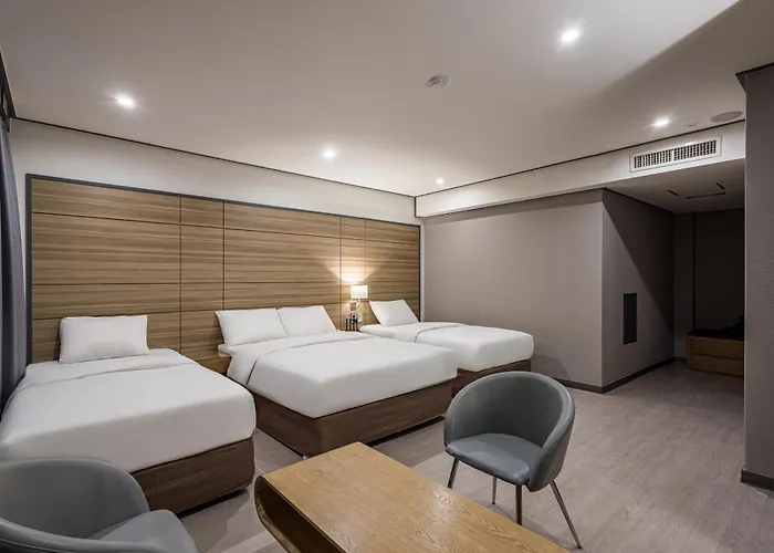 Insadong Crown Hotel
