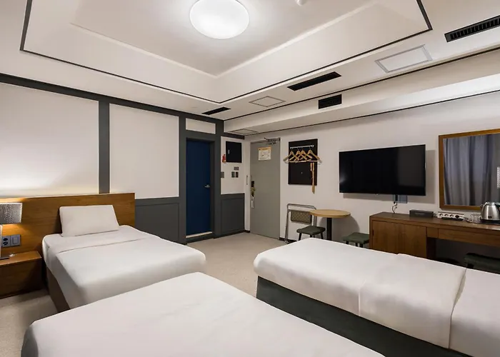 Insadong Crown Hotel