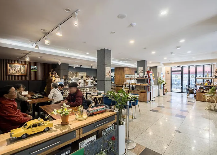Insadong Crown Hotel