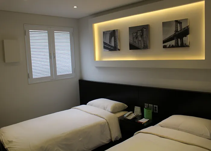 Insadong Crown Hotel