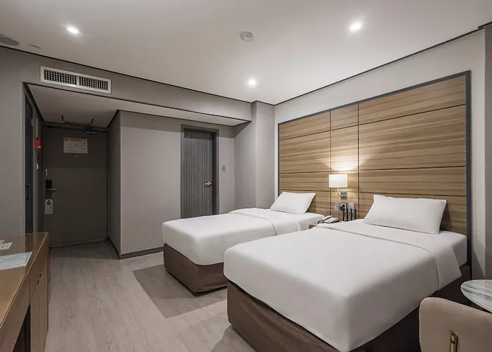 Insadong Crown 3* Seoel
