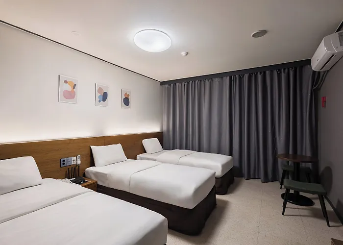 Insadong Crown Hotel 3*